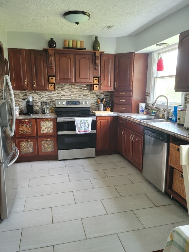 Building Photo - 305 Jasper Dr