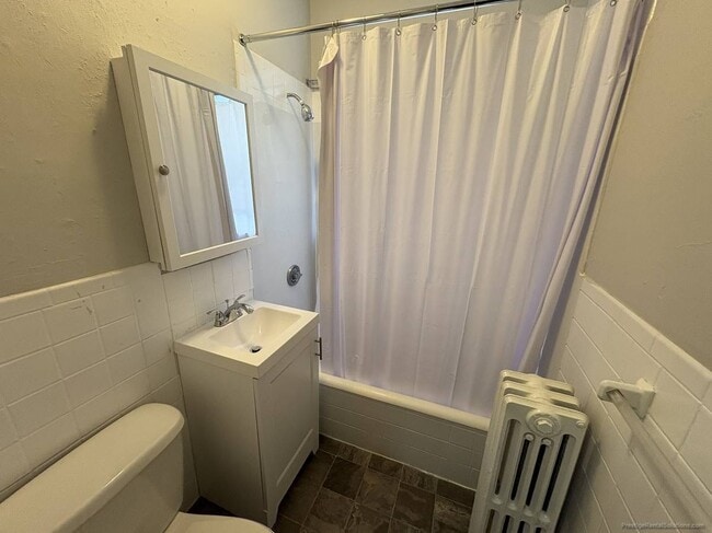 Building Photo - 35 Lourdes Ave Unit 2