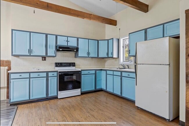 Kitchen (cabinets will be painted) - 142 NH Route 25 Unit 1