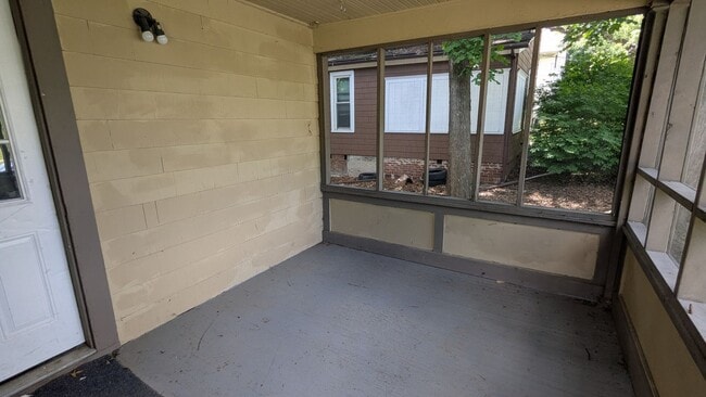 Photo - Spacious 4-bedroom, 2-bath home in Akron
