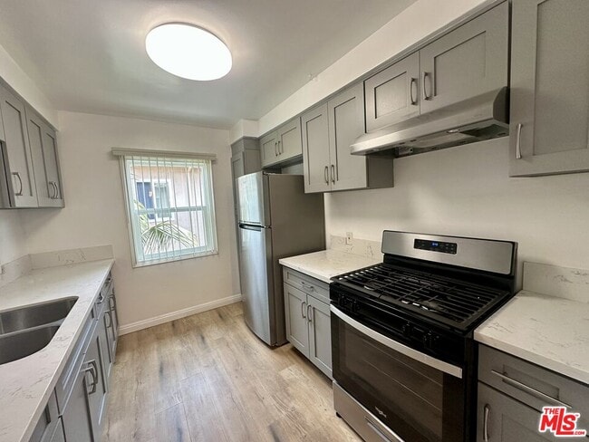 Building Photo - 1114 S Sherbourne Dr Unit 6