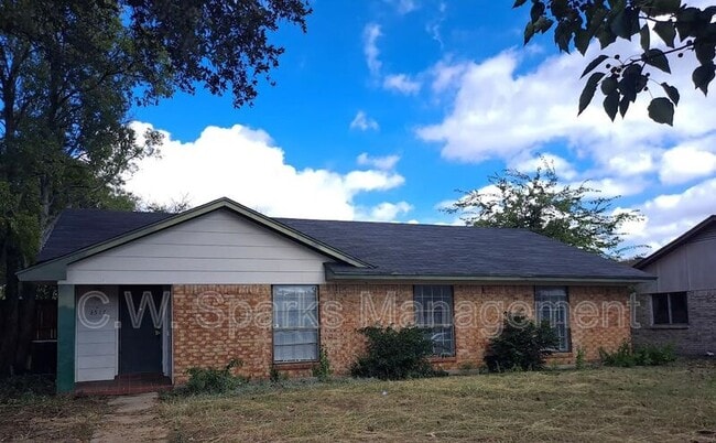 Building Photo - 3517 Hillridge Dr