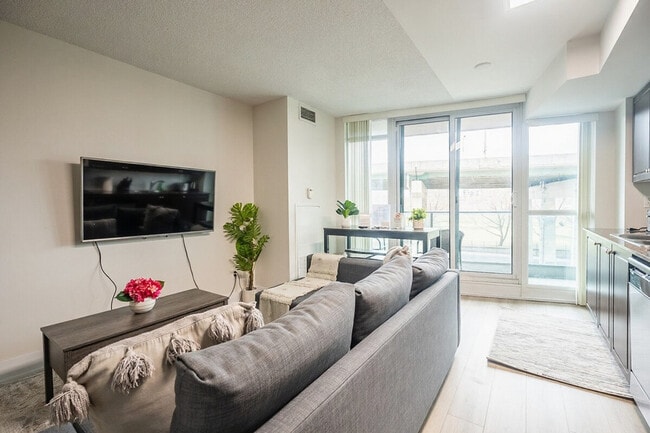 Building Photo - 209 Gzowski Boulevard Unit SI ID1390137P