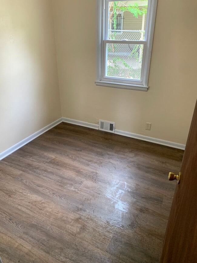 Photo - 3BR SINGLE FAMILY HOME WITH FULL BASEMENT, GARAGE, YARD AND PARKING. NICE!