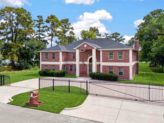 8438 Darlington Dr