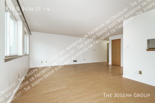 Photo - 734 N 94th St Unidad 4
