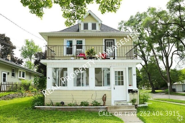 Building Photo - Spacious 1 bedroom lower Unit Lower Rental