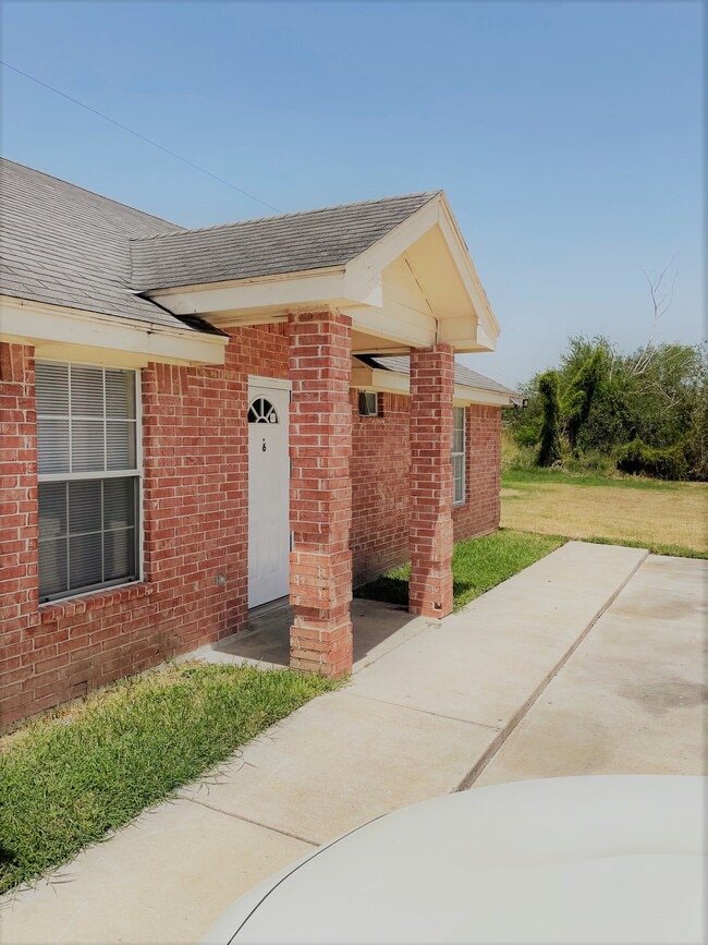 Building Photo - 5840 N Bentsen Palm Dr Unit 5840 Bentsen Palm Apt.