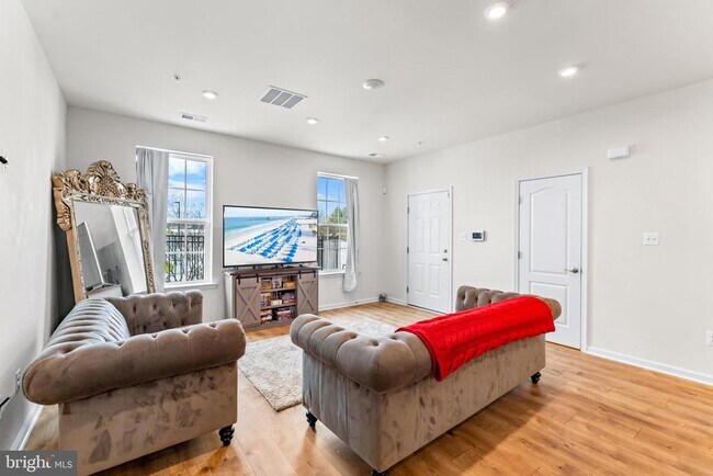 Photo - 4520 Reaney Ln