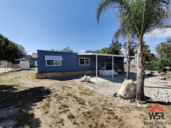 Building Photo - 3 Bedroom Home in Lake Elsinore