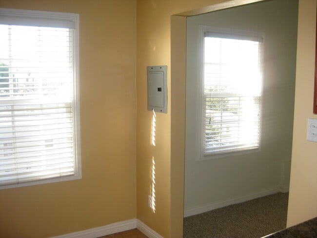Photo - 445 S Central Ave Unidad 203