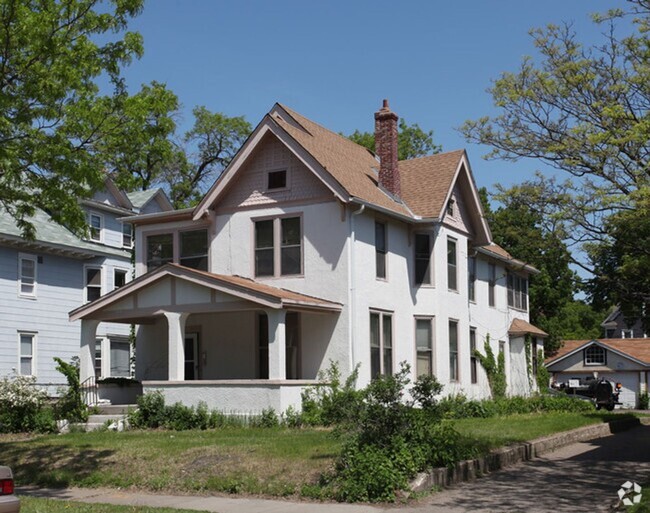 Building Photo - 1317 6th St SE Unit House