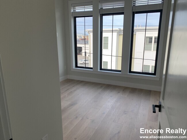 Photo - 158 Everett St Unit 203