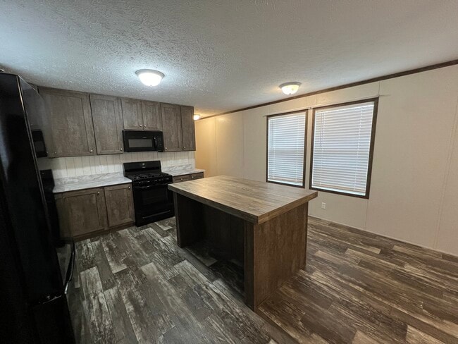 Photo - 38055 Leverette Ave