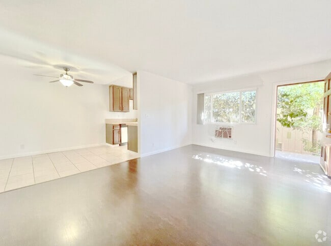 Building Photo - 10860 Blix St Rental