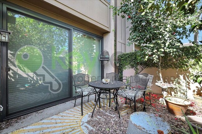 Building Photo - 2254 Woodside Ln