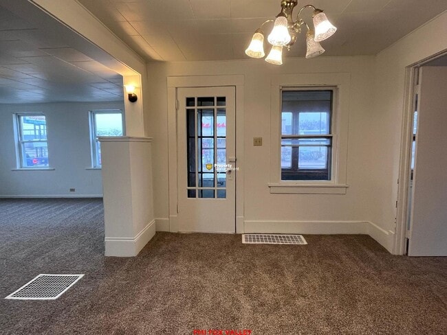 Photo - Charming 3-Bedroom Home in Menasha, WI with Spacious Layout!