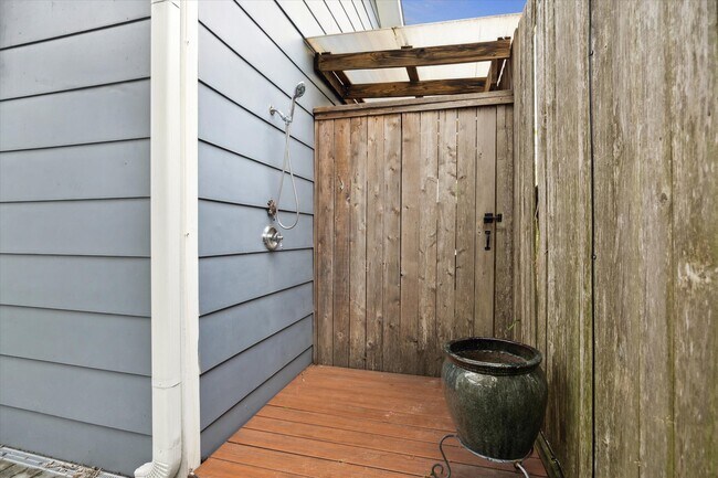 Photo - 1111 Adele St
