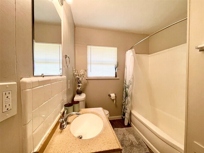 Photo - 5743 Beldart St