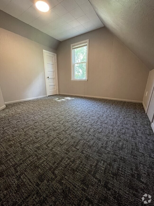 Building Photo - 321 9th St S Rental