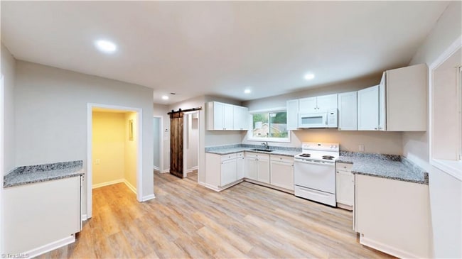 Photo - 309 Woodlawn St