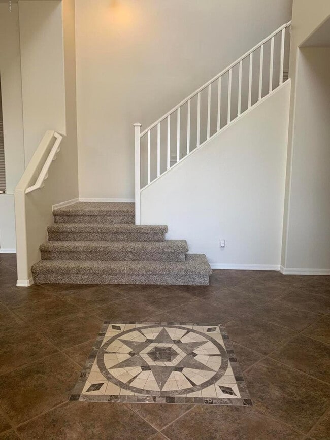 Building Photo - 1530 W Thompson Way