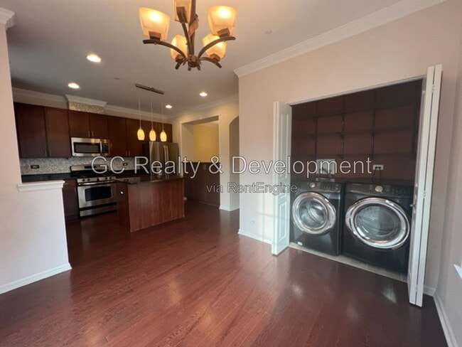 Photo - 1271 Evergreen Ave