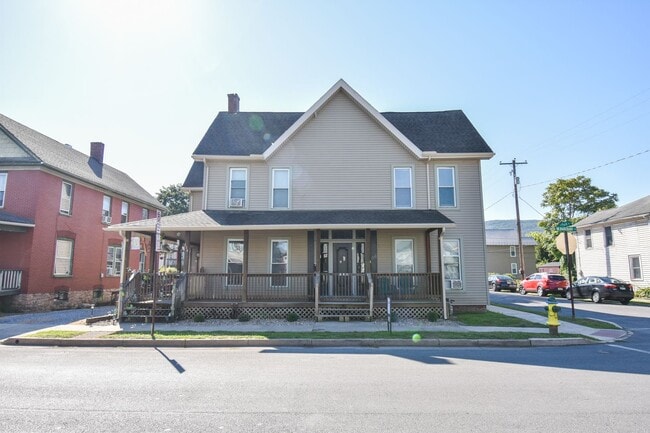 Building Photo - RCAR114-116 Unit RCAR116 - Apt 2