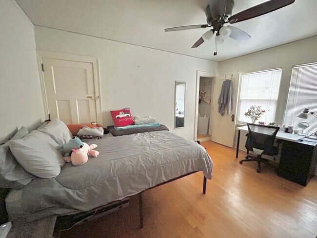 Photo - 2004-2006 University Avenue Unidad 2006 University Avenue