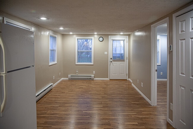 Livingroom/Front Door - 1404 N Kankakee St
