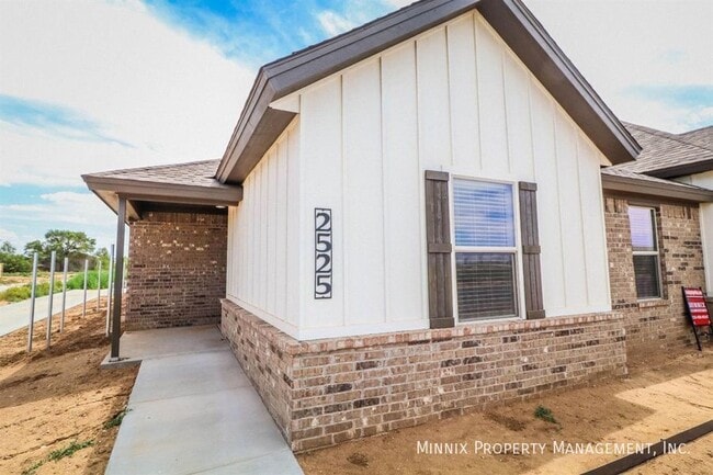 Photo - 2525 137th St