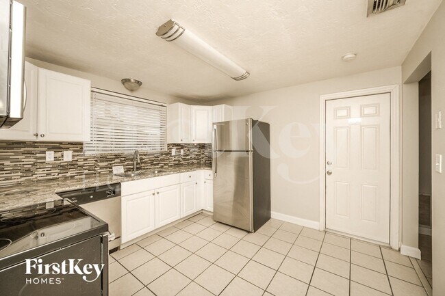 Photo - 8215 Winthrop Dr