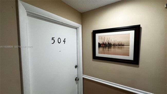 Photo - 7825 NE Bayshore Ct Unidad 504