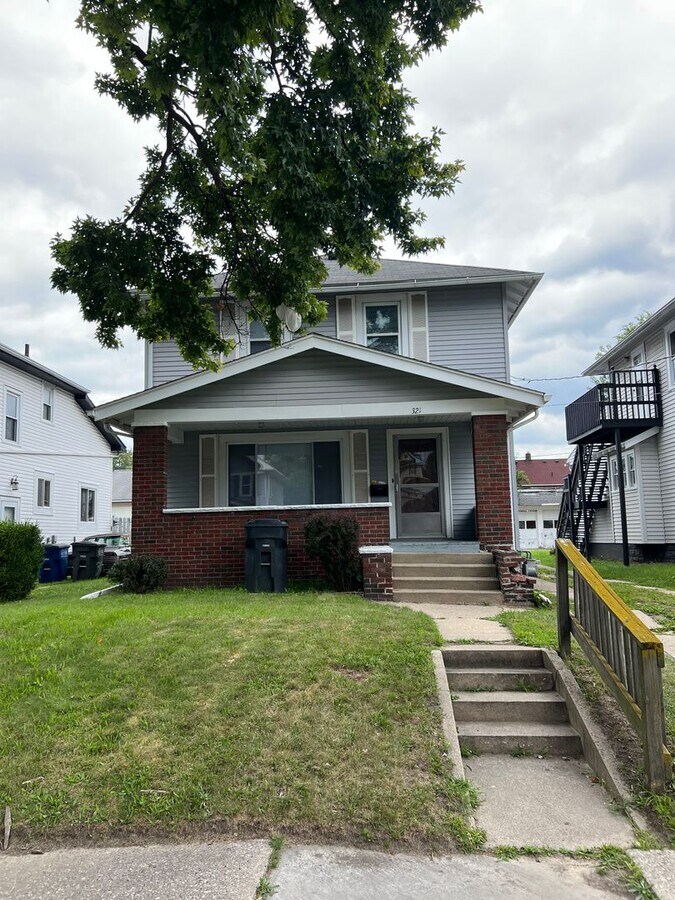 3 Bed Home - South Side Neighborhood - 3 Bed Home - South Side Neighborhood