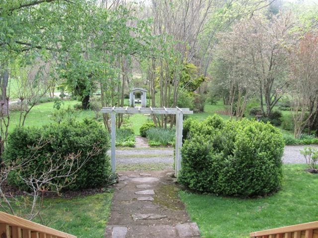 Photo - $1,600 - 2 Bed / 1.5 Bath House on Caney Fork with Stunning Landscaped Gardens