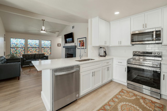 Photo - 12313 Limerick Ave