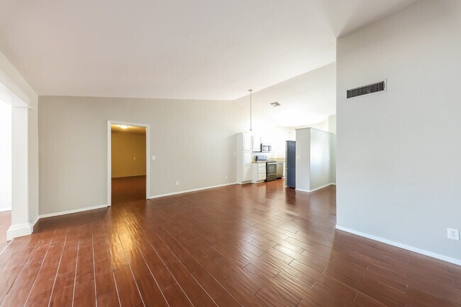 Photo - 601 W Wescott Dr