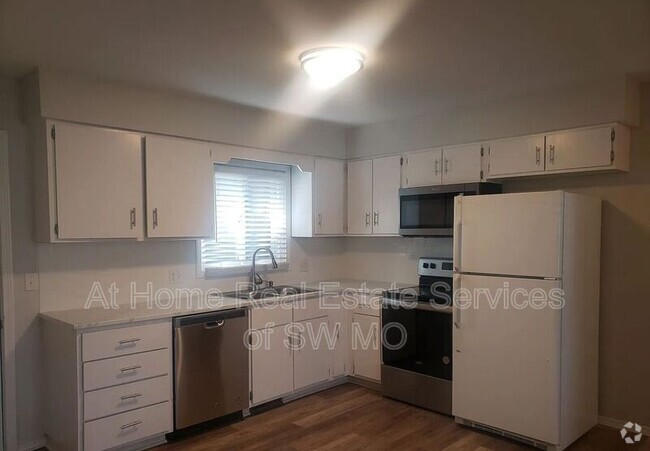 Building Photo - 707 S Suburban Ave Unit 707B Suburban Rental
