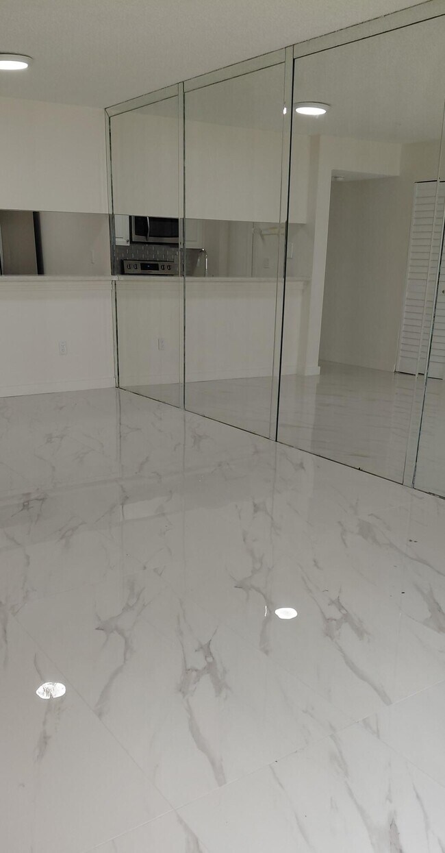 18276 Mediterranean Blvd Unit 4-6