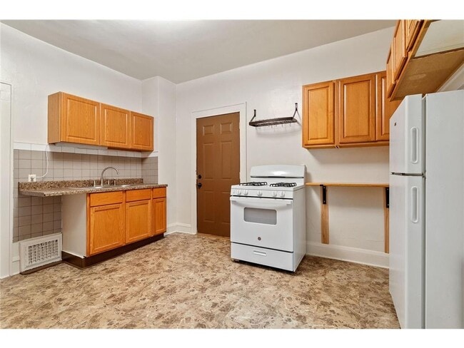 525 8th Ave SE