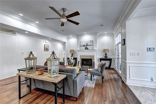 Photo - 1227 Sheridan Rd NE