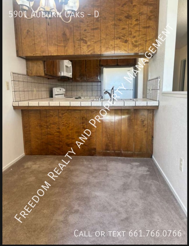 Building Photo - 5901 Auburn Oaks Dr Unit D