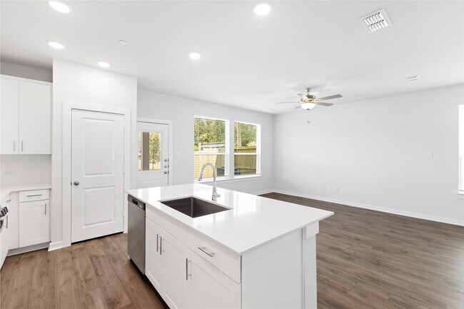 Photo - 3033 Dovedale St