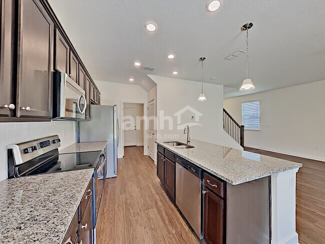 Photo - 8595 Highfield Ave