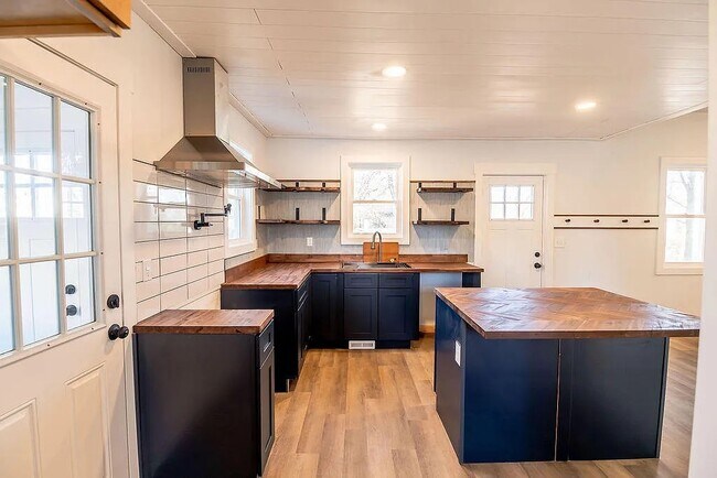 Photo - 2102 Morton Ave