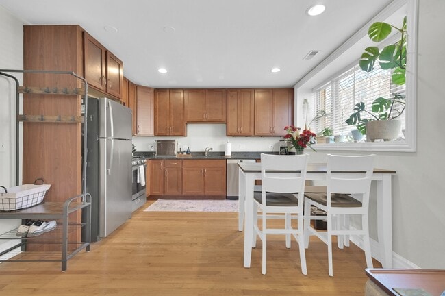 Photo - 2307 W Walton St Unit GW