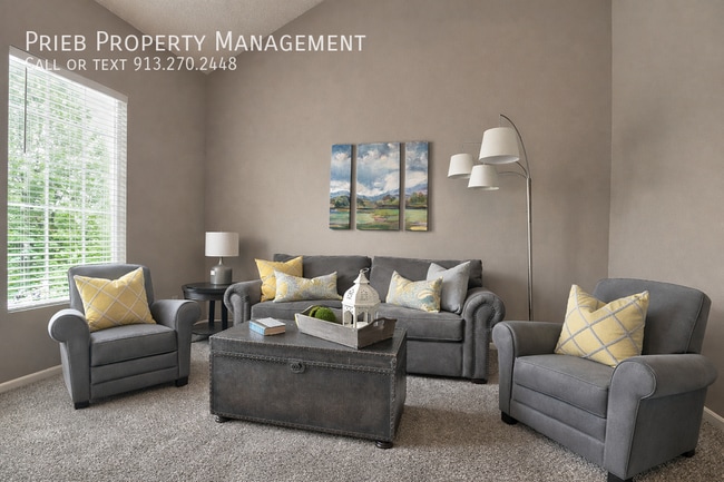 Photo - 233 W Fountain Cir