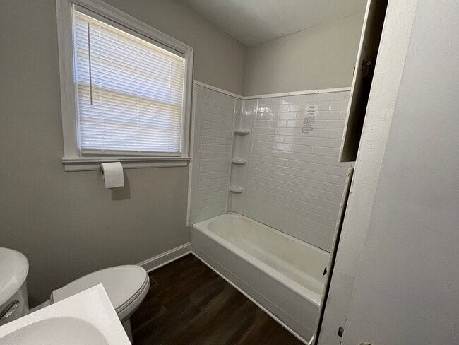 Photo - 208 Reynolds St NE Unidad B