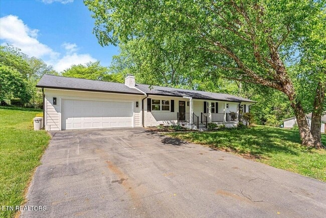 Photo - 221 Medford Rd