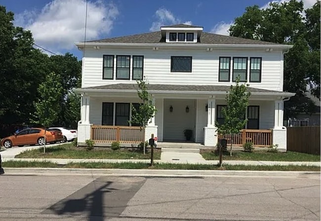 2 bed/2.5 bath in the Nations!